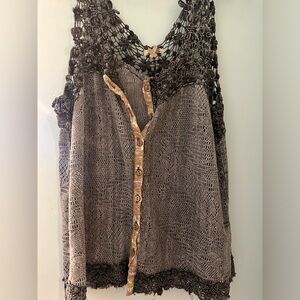 Gimmicks large tank top large